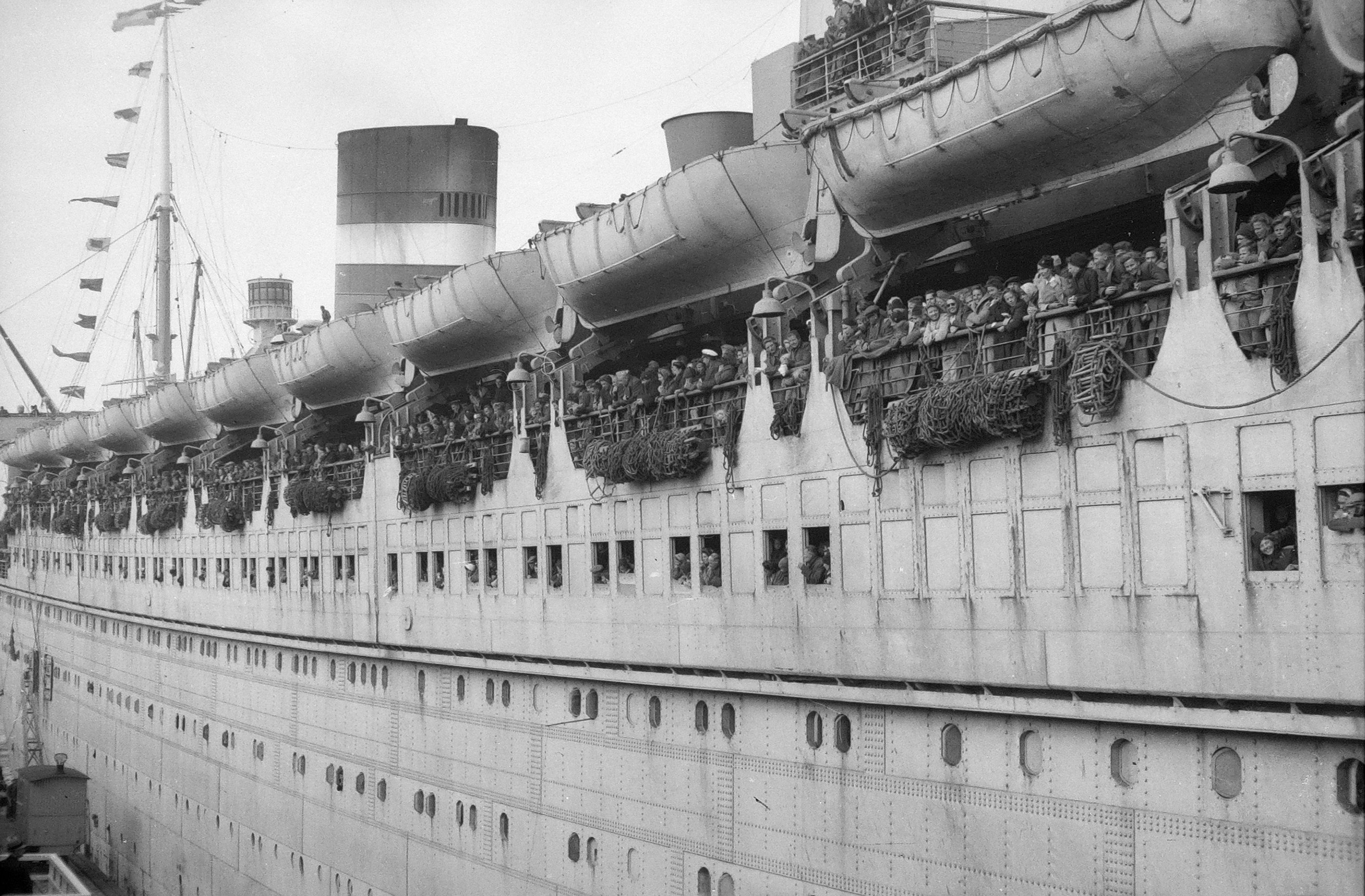 ss Nieuw Amsterdam eerste aankomst Rotterdam na WO2