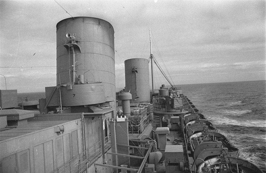 Middendeel en achterschip ss Nieuw Amsterdam WO2