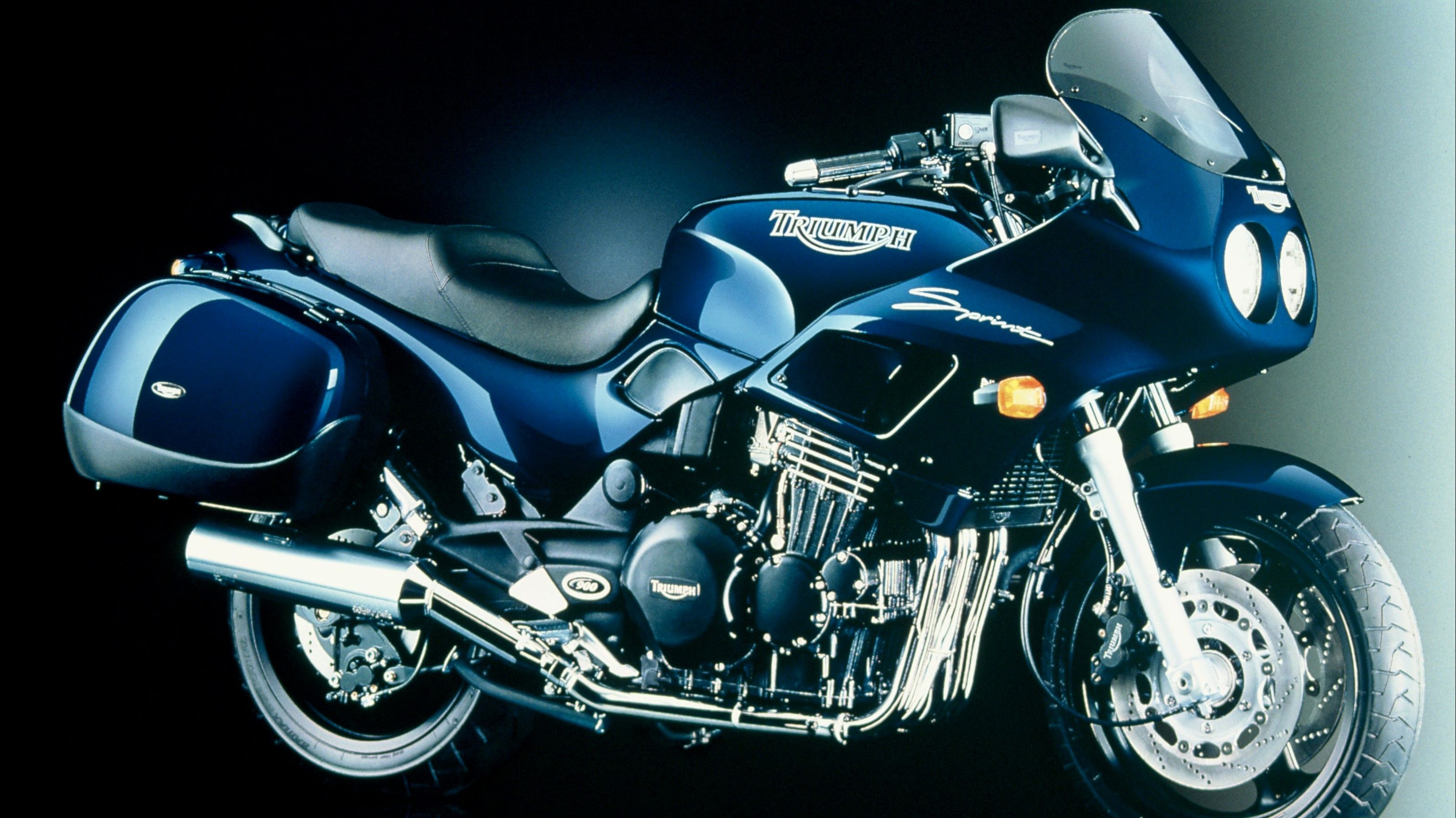 Triumph Sprint Executive 900